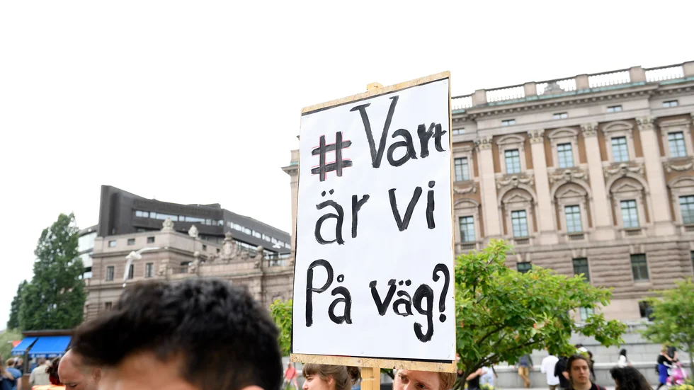 DEMONSTRATION. 2016 anordnade bland andra Svenska Kyrkan en demonstration till försvar för asylrätten utanför Riksdagshuset i Stockholm.