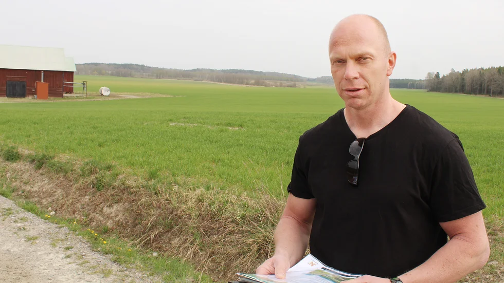 I över ett års tid har Henrik Andersson och de andra boende i Klinga by kämpat mot kommunens planer på ett logistikcentrum på jordbruksmarken här ute.