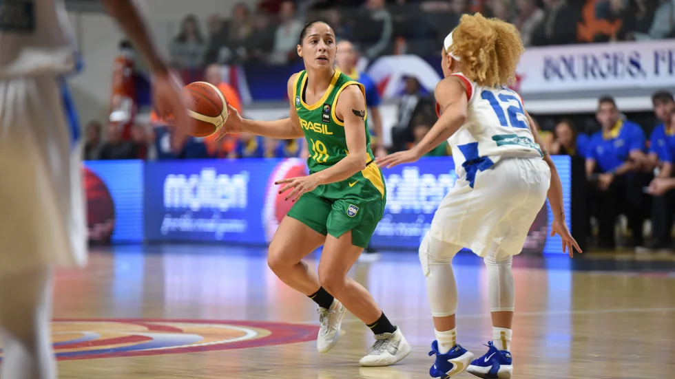 Här är Debora Costa. Hon är Luleå Baskets stjärnvärvning på guardpositionen. 