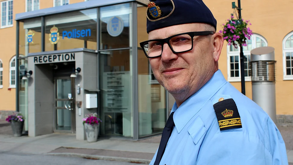"En bra polis är för mig synonymt med att vara en bra människa. Att inte sitta på höga hästar, att bete sig schysst och att inte se ned på andra människor. Men jag fick brottas med en del egna fördomar innan jag nådde dit", säger Thomas Agnevik.