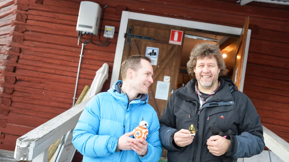 Norrlandsdivisionen, bestående av Hans Brettschneider och Robert Lundmark, tävlade i "Lego masters". Här syns de på hemmaplan, utanför Legomuséet i Bureå, några månader efter inspelningarna ägde rum. 