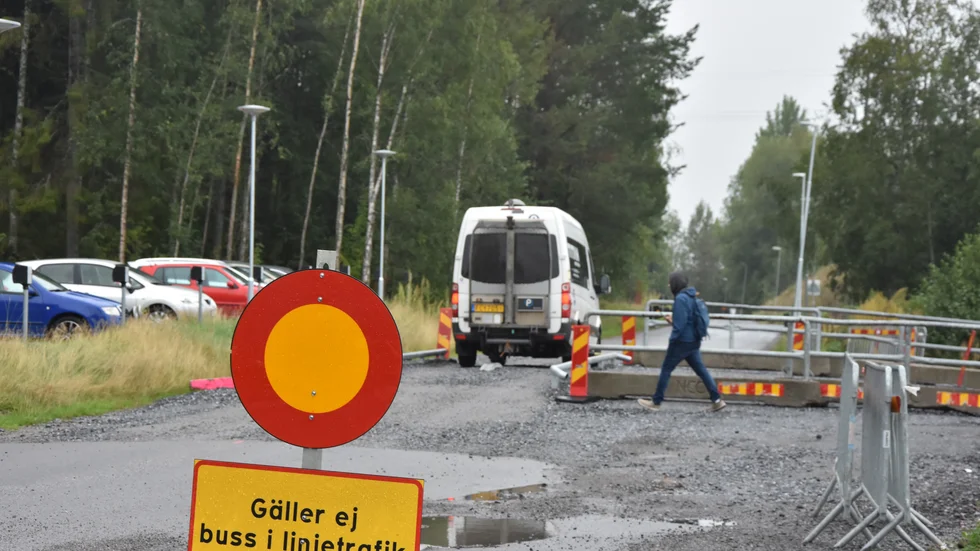 Bussgatan mellan Klintbacken och Yttervikens industriområde. 
