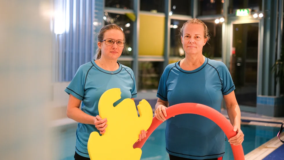 Nathalie Bramfalk började arbeta på mamma Eva Bramfalks simskola för sex år sedan.