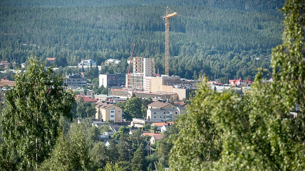 Kommunens skattepengar går till fel saker, anser skribenten. 