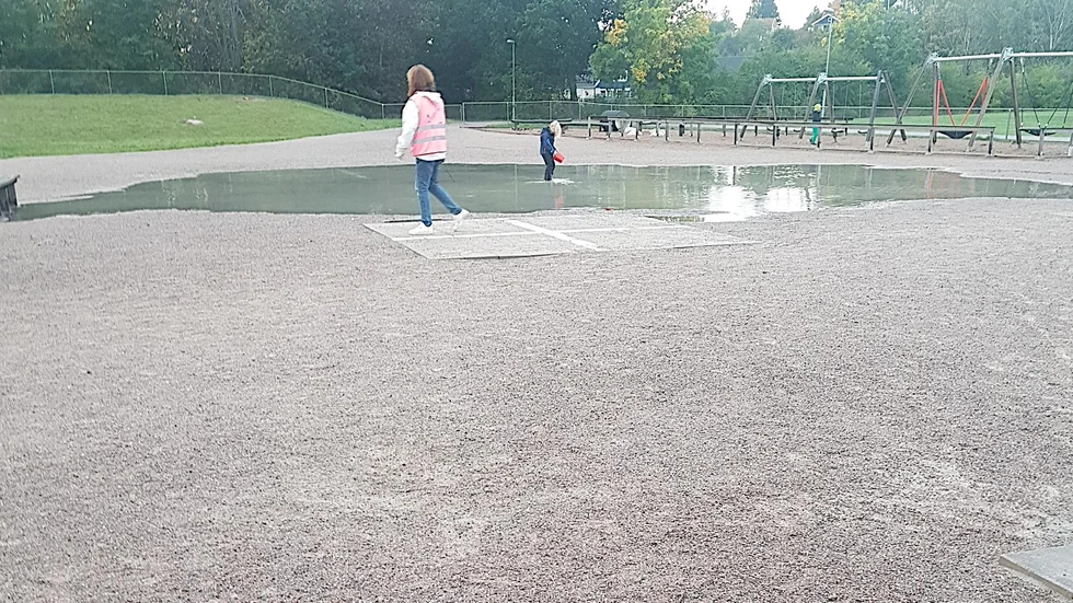 Så här såg det ut på skolgården på onsdagsmorgonen.
