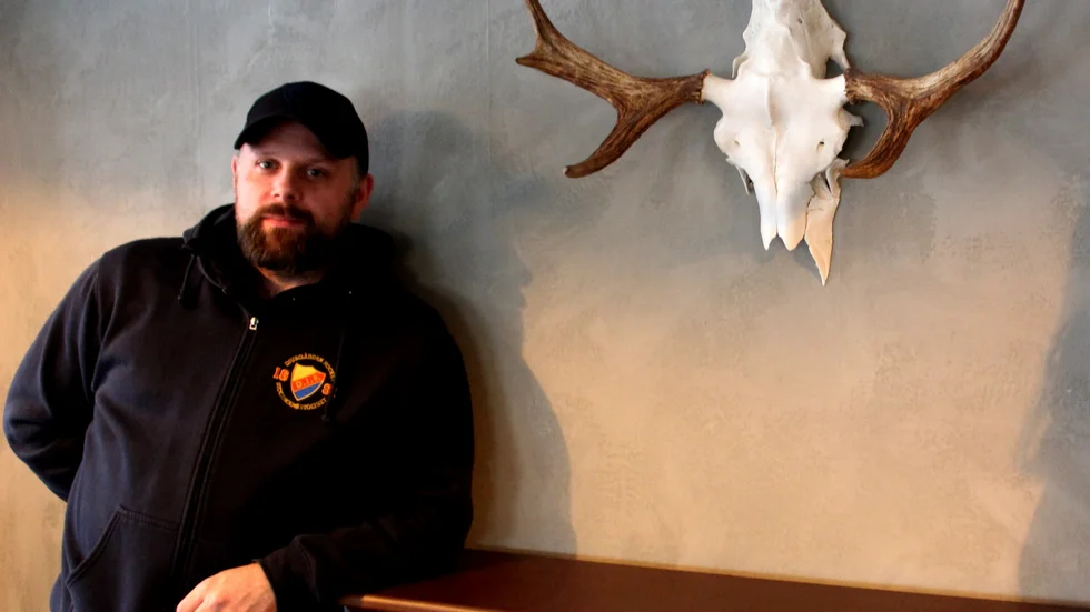Restaurangägaren Tomas Thilly har JO-anmält finansministern och regeringen. Han har haft det tufft under pandemin. Både han och hans partner arbetar just nu heltid på annat håll.