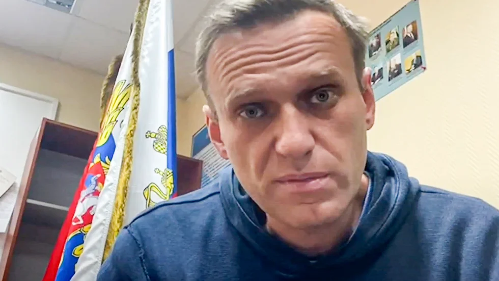 Aleksej Navalnyj på en polisstation i utkanten av Moskva.