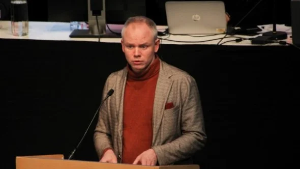 Erik Östman (M) anser att föräldrarna med yngre barn på Ånestadsskolan inte har någon anledning till upprördhet.