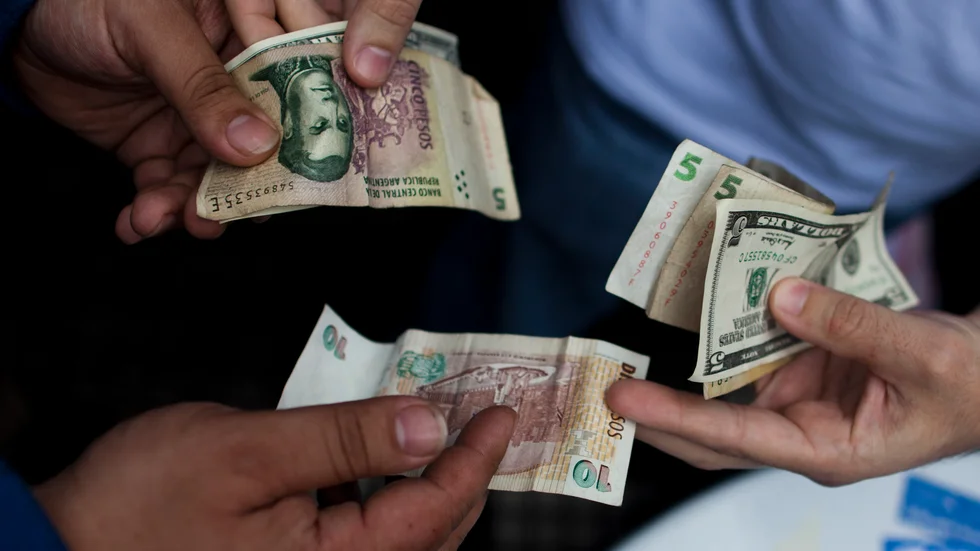 Polisen misstänker att åtminstone en del av pengarna skickats till Buenos Aires för att där tvättas, eller växlas till dollar eller guld. Arkivbild.
