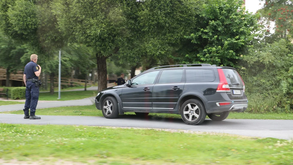 Polisen söker i Gottsunda efter en försvunnen treåring.