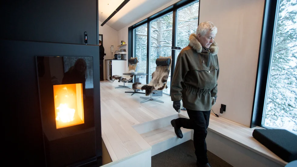 Kent Lindvall, inne i ett av nytillskottet av trädhotellet, eller det Sjunde rummet på Tree Hotell." Vi hoppas att turisterna kan börja resa till vintern som är vår största säsong", säger han.