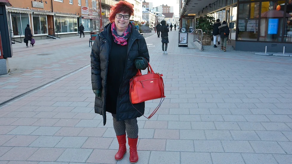 Anna-Karin Nylund, nyvald ordförande för Kommunal i Boden brinner för att träffa folk och värva nya medlemmar. "Det är svårt under pandemin, men vi kommer natten mot kvinnodagen göra våra traditionsenliga arbetsplatsbesök inom omsorgen. Denna gång med visir, munskydd och handsprit".