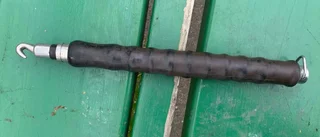 32-åring åtalas för bedrägeri och brott mot knivlagen – åklagaren: "Gatustridsvapen"