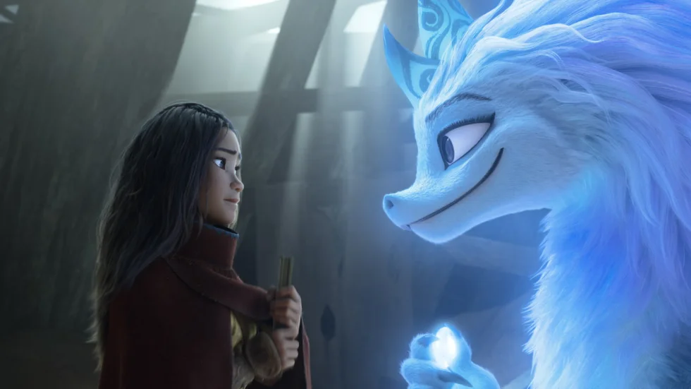 "Raya och den sista draken" går upp på bio samtidigt som den görs tillgänglig på Disney plus, till en extra kostnad.