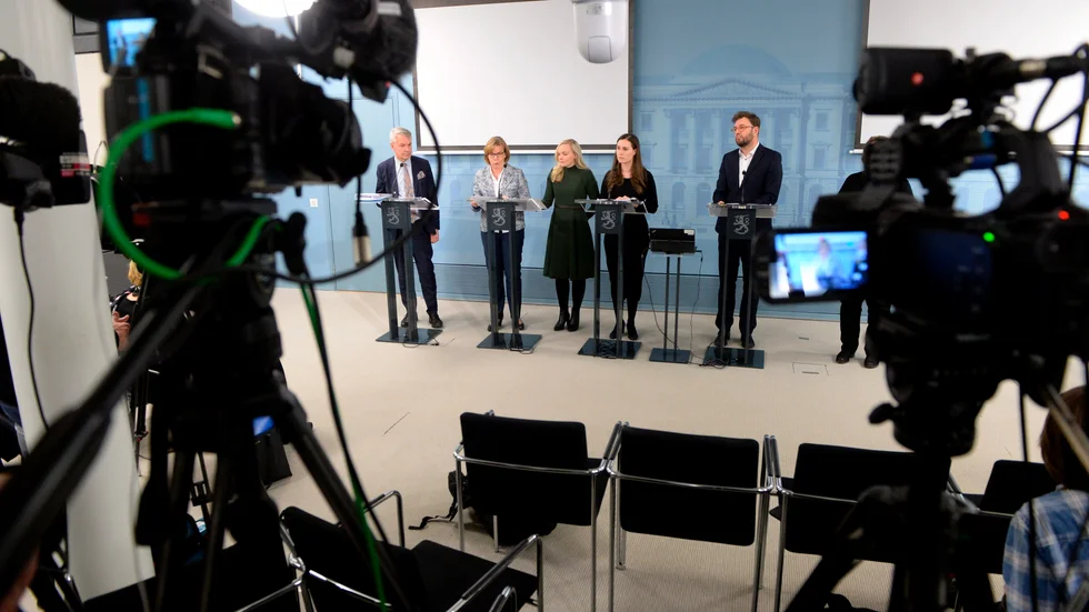 Finlands regering. Justitieminister Anna-Maja Henriksson är andra personen från vänster. (Arkivbild).