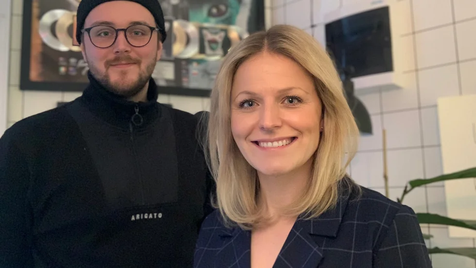 Vimmerbybördiga Julia Karlsson är en av låtskrivarna bakom världshiten "The Business" med artisten Tiësto. Hon skrev låten tillsammans med låtskrivarkollegan Anton Rundberg och James Bell.