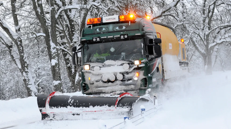 Genrebild.Förra veckan skadades en rekryt på Vidselbasen när denne klämdes mellan en snöplog och ett släp.
