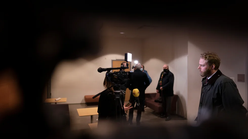 Journalisten Henrik Evertsson i samband med rättegången nyligen.