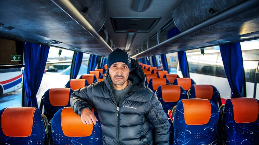 Johan Åström är fjärde generationen i ledningen för Alviks trafik AB. "Företaget har funnits i över 100 år och vill slå vakt om den familjära känslan", säger verkställande direktören.