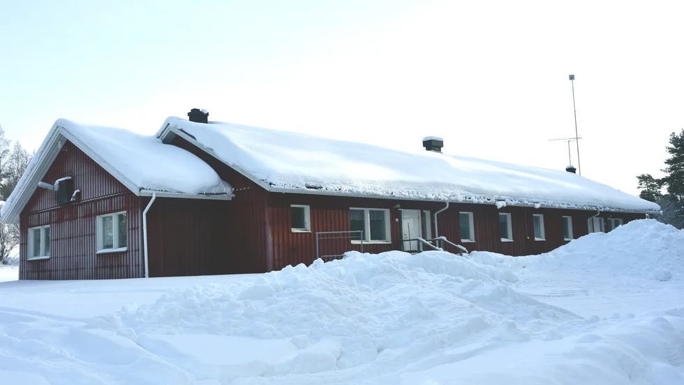 Vänstra halvan av huset kommer till våren att flyttas till stadionområdet.