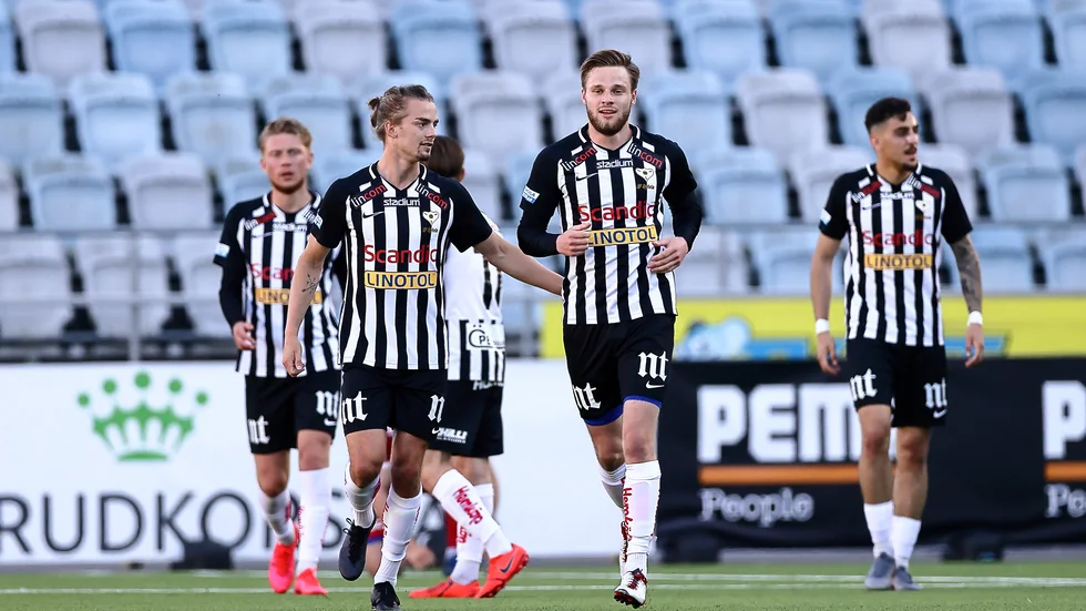 Sylvia ställs mot Brommapojkarna i en tuff drabbning. 