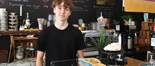 Han spenderar sin sommar på cafét: "Trivs jättebra"