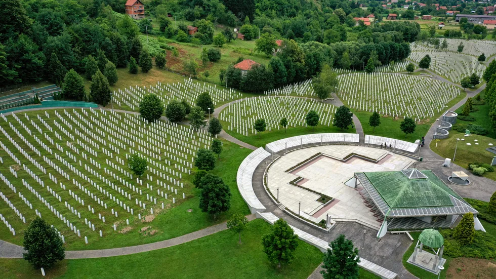 Minneskyrkogården i Potocari nära Srebrenica.