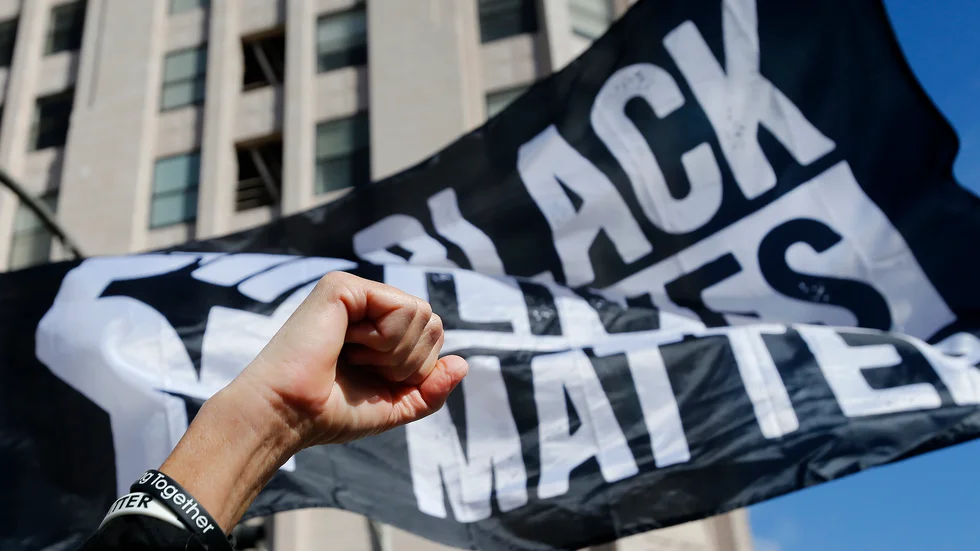 Flera människor skadades när en bil rände in bland Black lives matter-demonstranter i New York. Bild från en tidigare BLM-demonstration i Los Angeles.