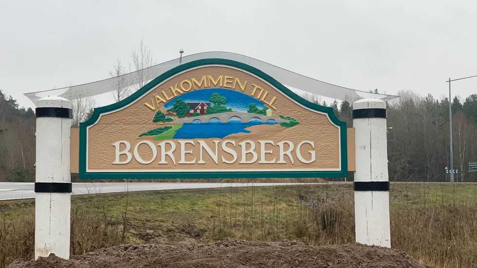 Nu är Borensbergs-skyltarna upp igen efter att ha varit nedtagna i ett år på grund av nybygget av riksväg 34. 