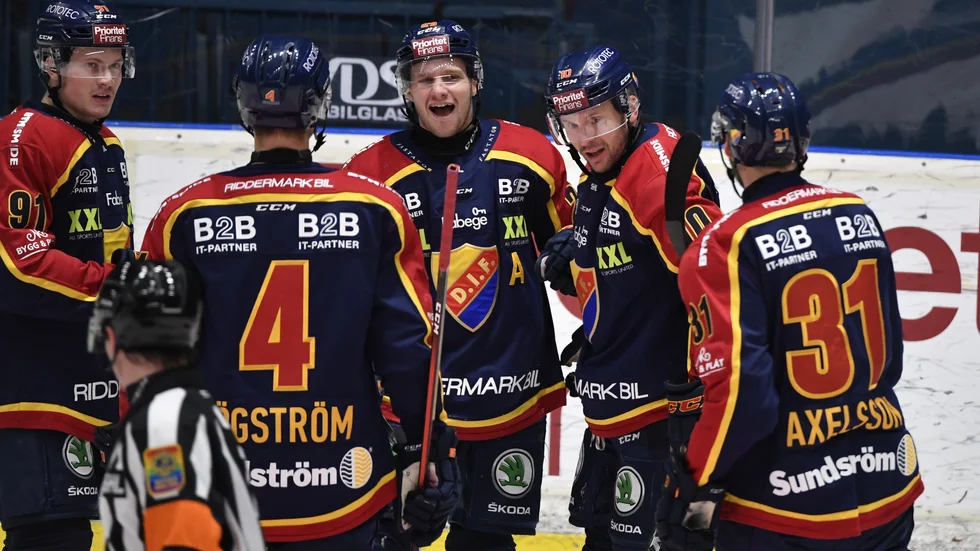 Djurgården jublade efter Sebastian Strandbergs, mitten, 3–0-mål i 5–1-segern hemma mot Frölunda i SHL-ishockeyn.