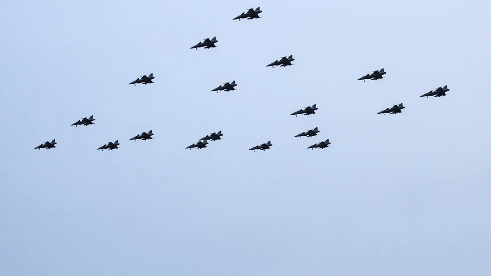 I dag startar Flygvapnets julgransflygningar över ett antal svenska städer. En viktig påminnelse om att Sverige har ett militärt försvar. Tyvärr finns inte Västerviks kommun med i planeringen denna gång.