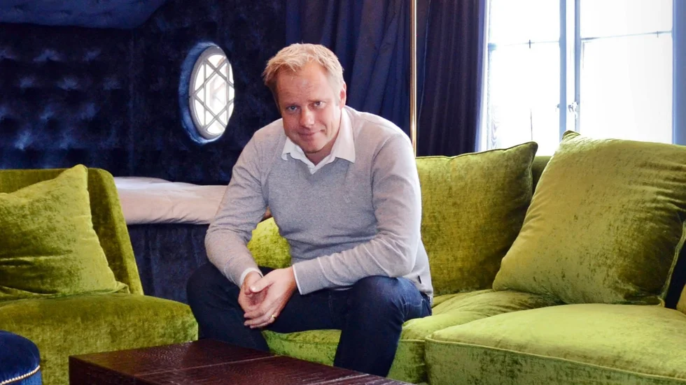 Joakim Carlqvist driver Stadshotellet i Vimmerby som kommer att ha stängt längre runt jul.
