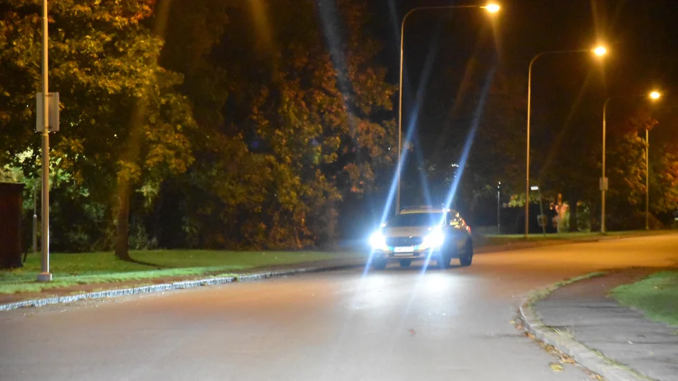 Polisen sökte på torsdagskvällen efter de som rånade en pojke vid Björnkärrsskolan.