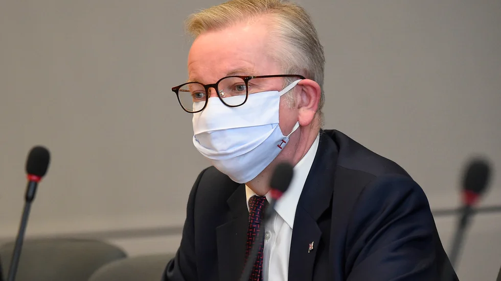 Storbritanniens kabinettsminister Michael Gove talar om "konstruktiva samtal" efter ett möte med EU-kommissionen i Bryssel på måndagen.