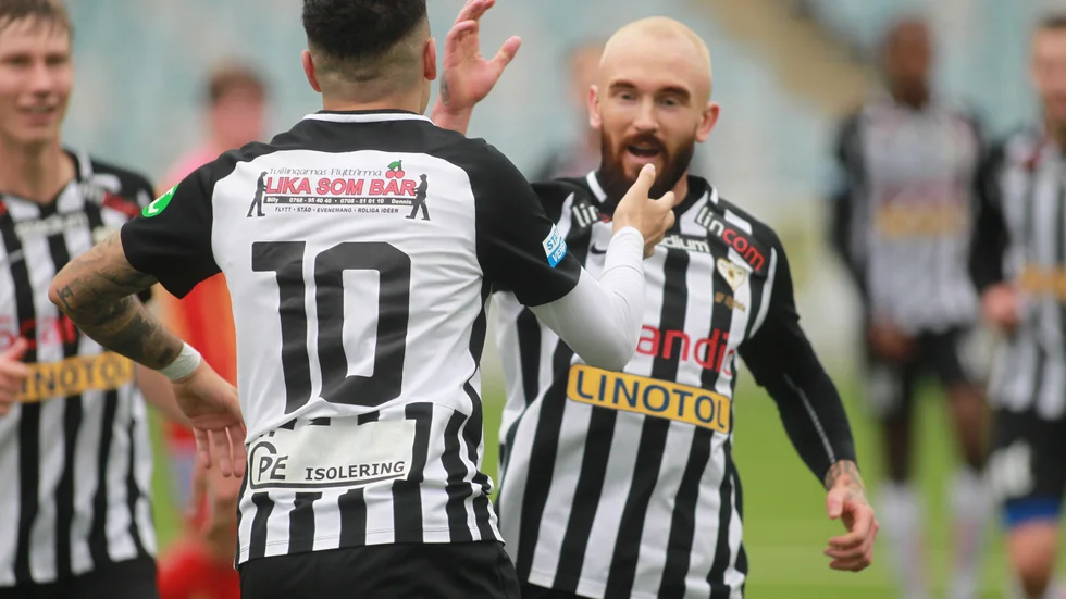 Marwan Bazi och Max Olsson måljublar. 