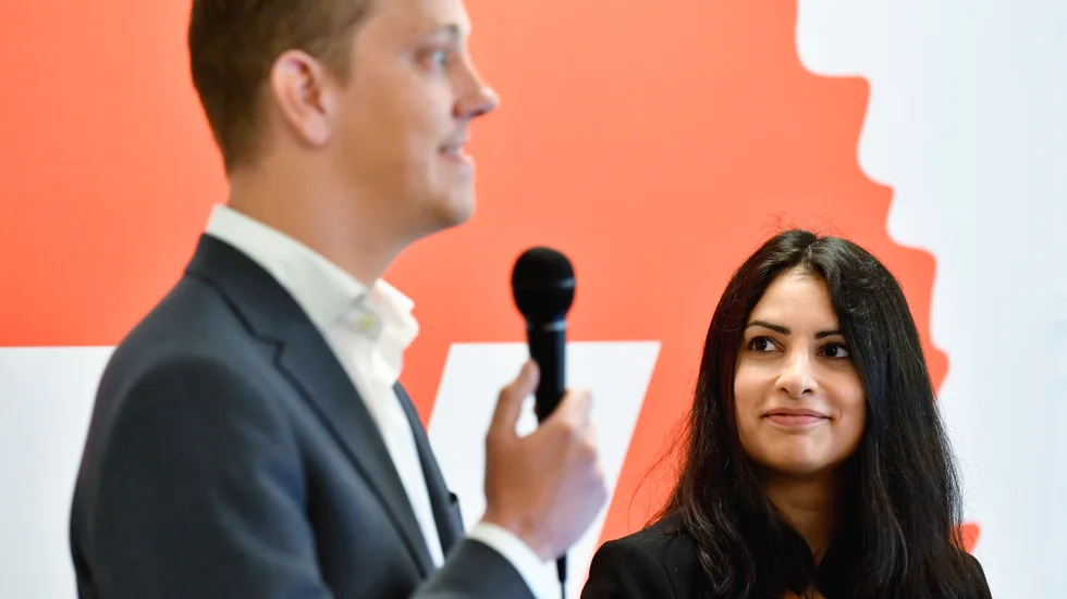 Vänsterpartiets valberedning sammankallande Håkan Eriksson presenterar partiets förslag till ny partiordförande – Nooshi Dadgostar – under en pressträff i partikansliet i Stockholm.