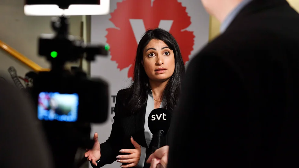 ”Det är det största förtroende en människa kan få att få leda Vänsterpartiet”, sa en rörd Nooshi Dadgostar efter att ha blivit vald till ny ordförande.