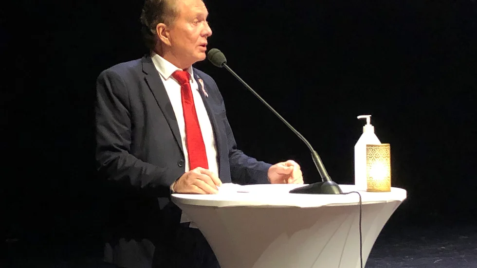"Det finns ett informationsbehov från oppositionens sida som vi inte alltid kan tillgodose men jag tycker ändå att vi har gjort ett bra arbete", säger regionråd Kenneth Backgård (SJVP) apropå oppositionens minoritetsåterremiss.