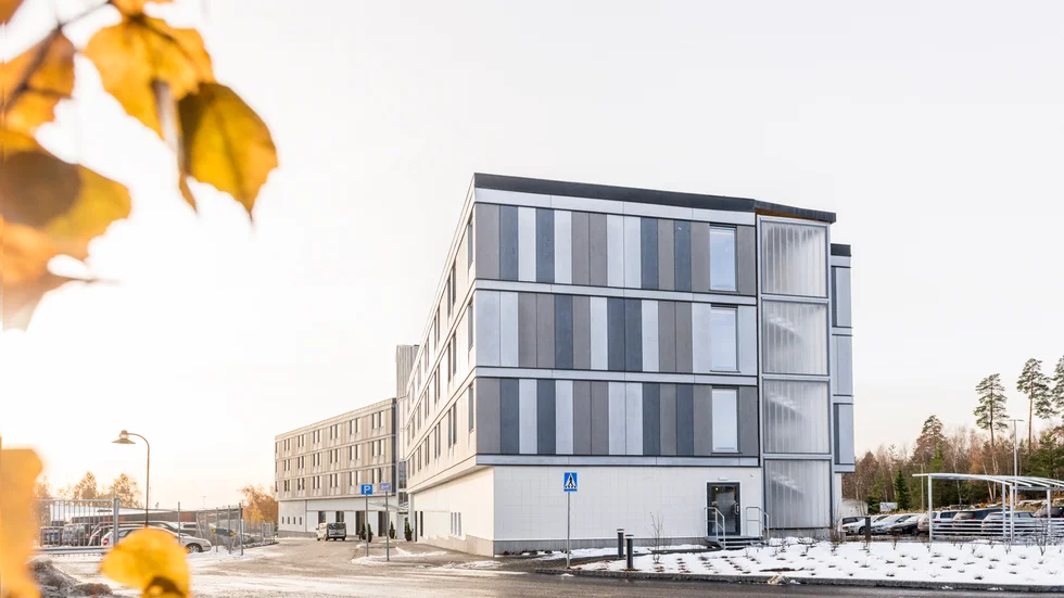 Efter att kedjan First hotel gick i konkurs har hotellet stått tomt i några månader. Nu har Scandic tecknat ett 15 år långt hyreskontrakt med Arlandastad Holding.