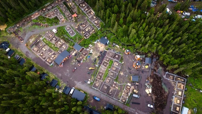 Jätteanläggningen utanför Laxforsen där tillstånden för hundverksamheten är indragna. Man riskerar 1,3 miljoner i vite om man håller hundar på anläggningen.