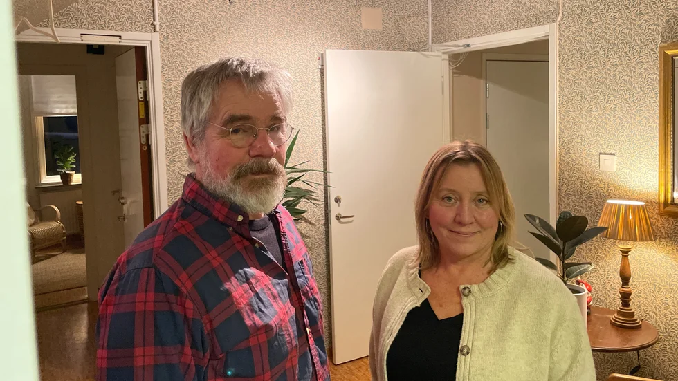 Att det blev just Aspa har varit till fördel för boendet. "Det är lättare att integreras och vi har blivit väldigt positivt mottagna", säger Marie Söderman, här med Nils Sjöberg.
