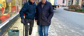 Kjell plockar skräp – Finspångsbor hyllar honom på sociala medier