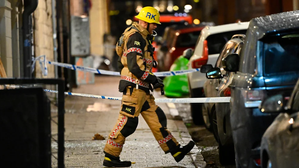 Räddningstjänst på plats efter larm om smällar på Östermalm i Stockholm.