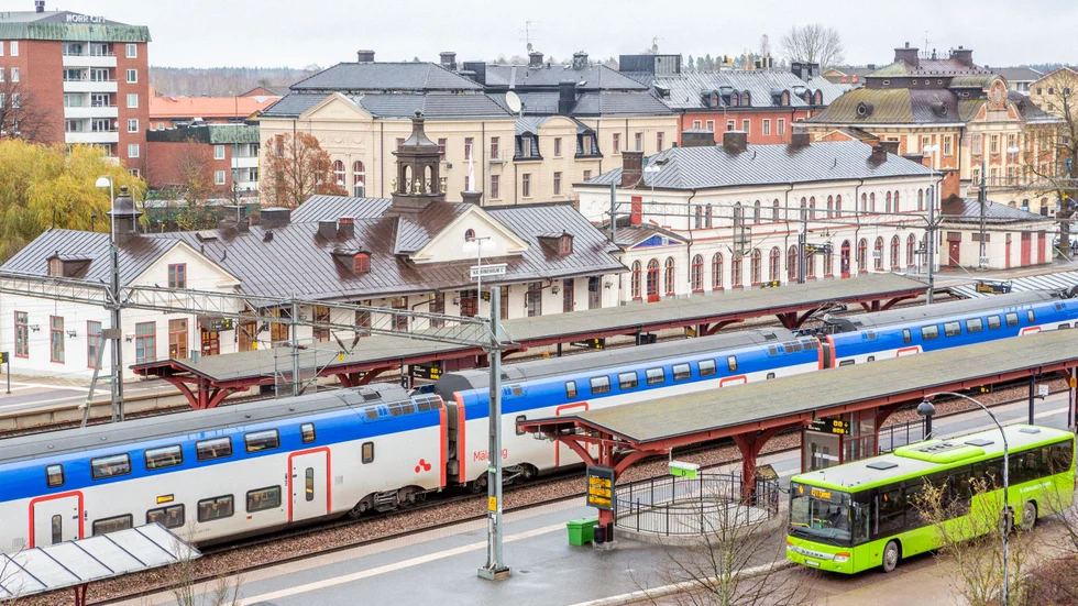 Det är stora störningar i tågtrafiken på grund av ett spårfel mellan Linköping och Norrköping.  