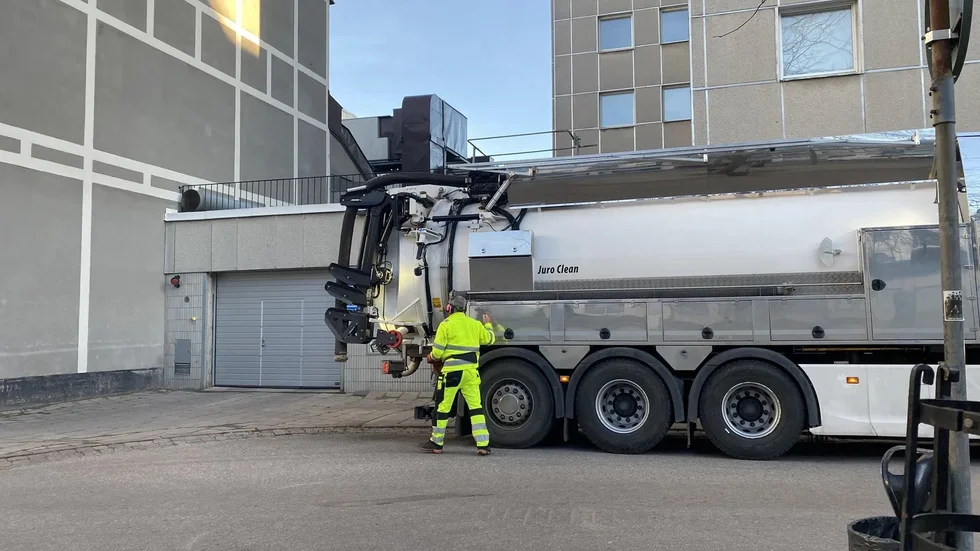Det började luktar riktigt illa i centrala Eskilstuna på torsdagsmorgonen. Förklaringen hittades på Kungsplan.