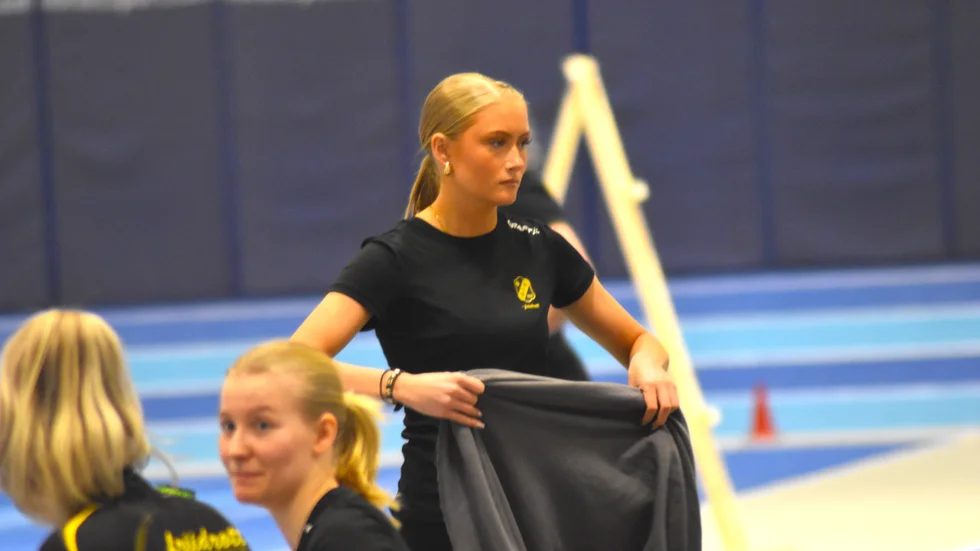 Signe Pettersson hoppade upp till en förstaplats i Sverigestatistiken för flickor 16 år i tresteg. Blir favorit i USM.