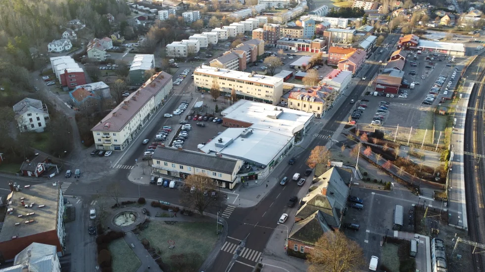Ett Gnestapar döms för misshandel, olaga hot och rattfylleri.