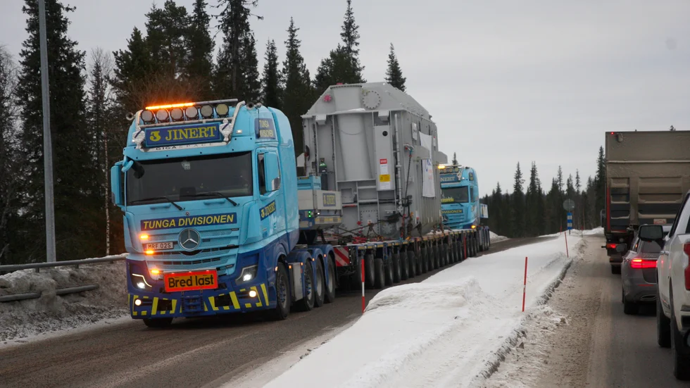 Trafiken fick vänta tills ekipaget hade passerat förbi Dundretkorsningen.
