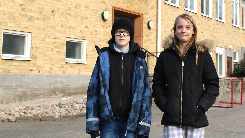 Vidar Falk Gustavsson och Celine Carlsson gjorde under fredagen sin sista skoldag på Brännebro skola i Gullringen.
