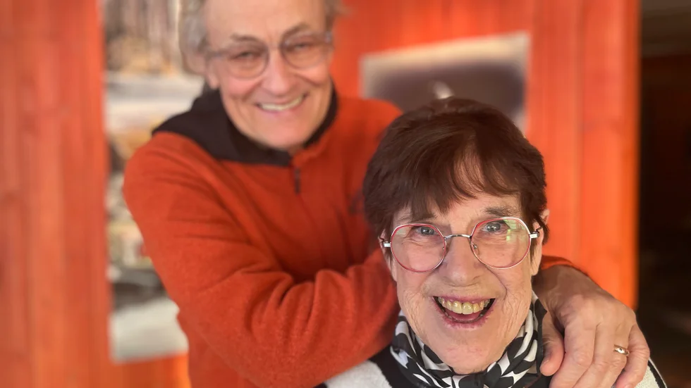 Glädjen var stor när Barbro Holmström fick träffa Lars Lerin på hans vernissage på Silvermuseet i Arjeplog under lördagen. "Det känns som att vi har känt varandra länge", sa hon.